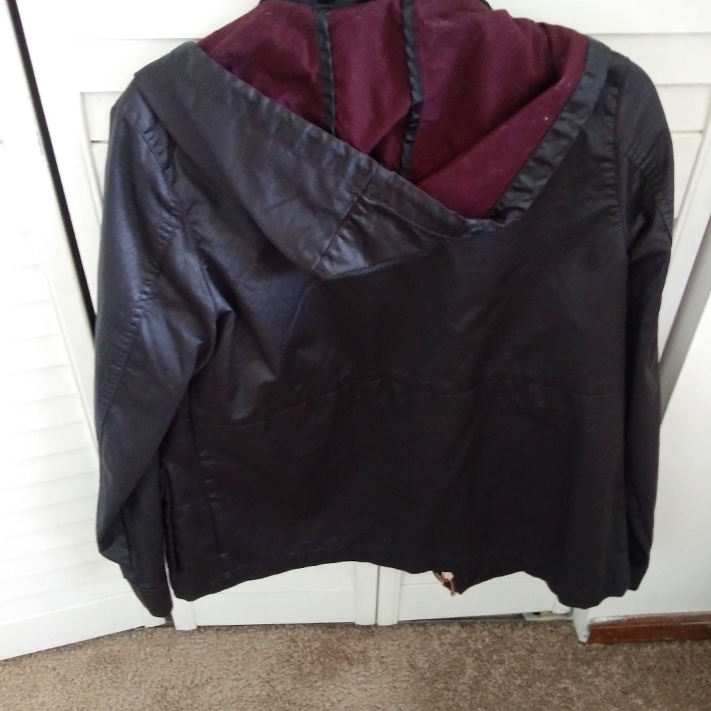 Gorgeous jacket - Picture 2 of 5